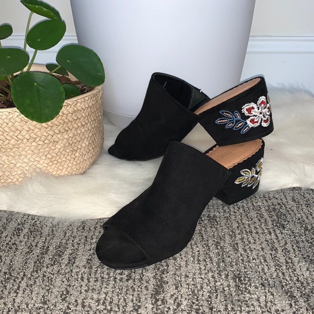 Floral Embroidered Mule Sandals